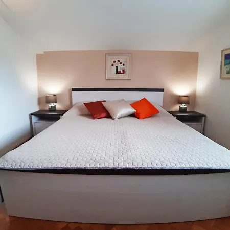 Apartman Zrinka 793 *