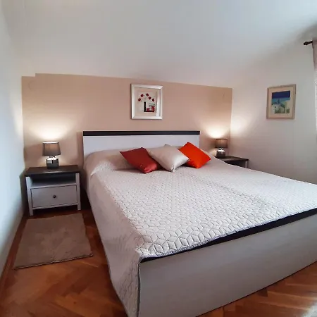 Apartment Zrinka 793 *